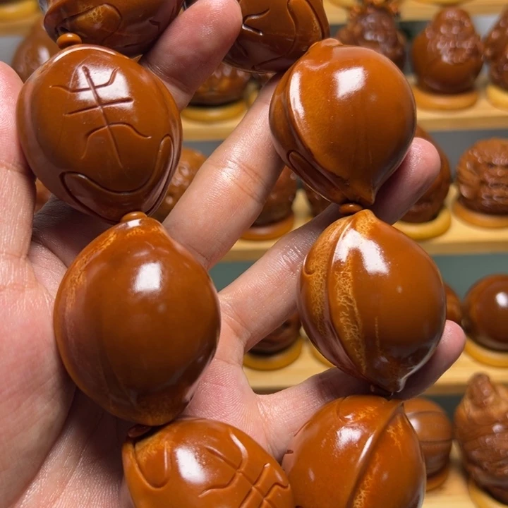 橄榄核核雕瑞**金橄榄核