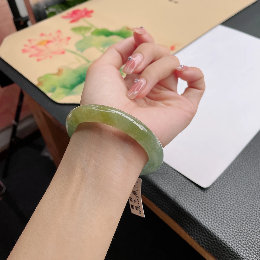 缅甸天然A货冰润双彩黄加绿53-54圈口正圈翡翠手镯泥鳅背