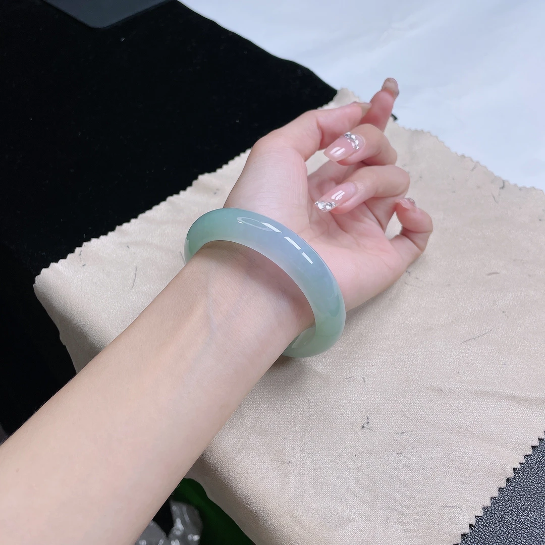 缅甸天然A货翡翠冰春彩芙蓉底56-57圈口手镯