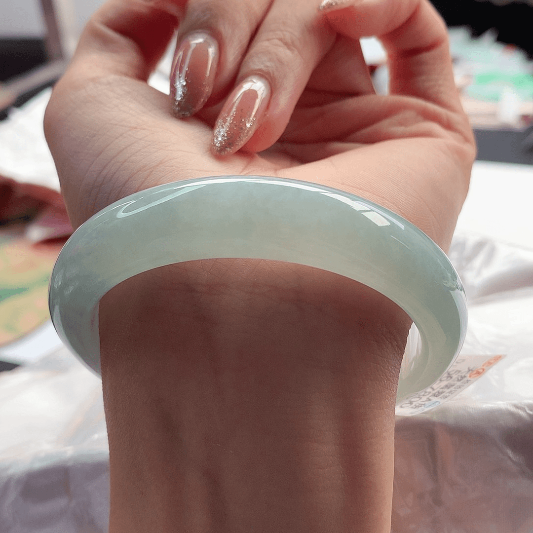 翡翠手镯未镶嵌56圈口