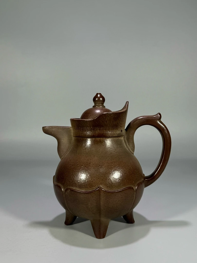 四足莲花僧帽 落款「闵鲁生」容量约400cc