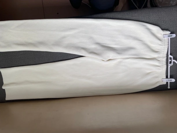 白色条绒直筒休闲裤有