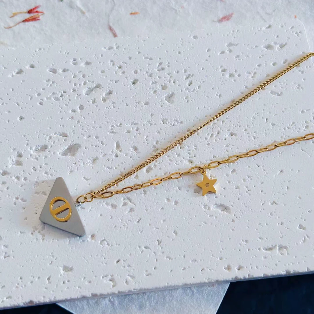 钛钢项链 【Kiss娜】钛钢1923时尚几何三角形猪鼻子拼色项链