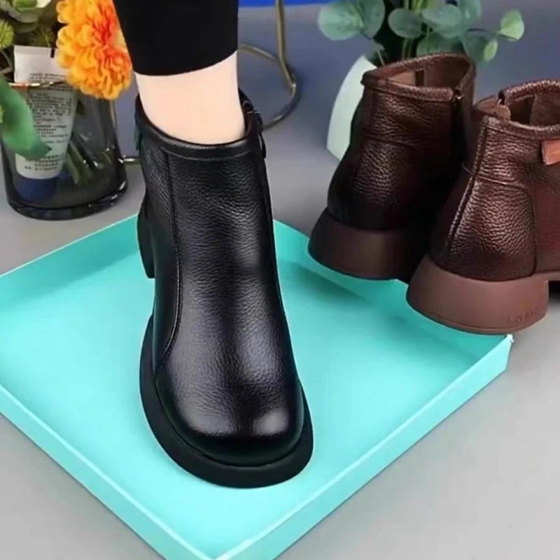 时尚经典百搭软皮软底防滑短靴女2023年秋冬季新款加绒保暖马丁靴