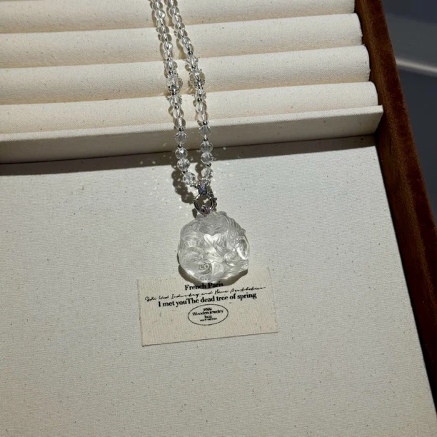 【五仙狐】小号全面系天然白水晶手工雕刻黄狐柳白灰吊坠c12