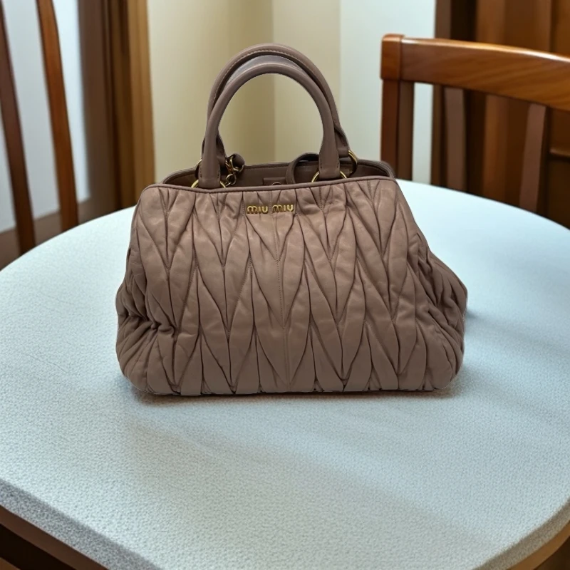 95新 MIU MIU/缪缪  SSS 褶皱手提包  788 0694