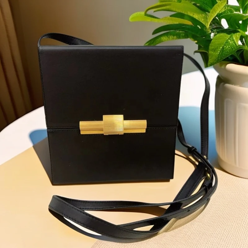 95新 BOTTEGA VENETA/葆蝶家 黑金盒子包 1049 7853