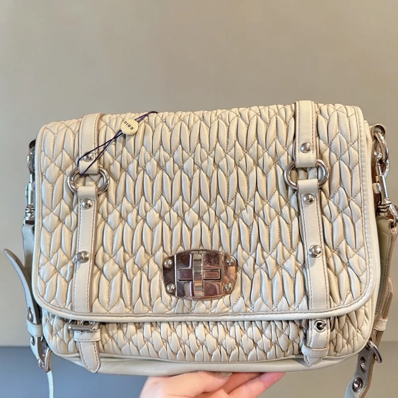 95新 MIU MIU/缪缪 白色褶皱邮差包 919 9387