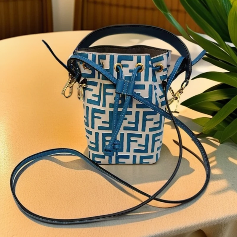 95新 FENDI/芬迪  蓝抽绳水桶包 1051 5504