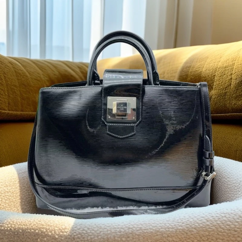 95新 LouisVuitton/路易威登  黑色漆皮手提包 904 5219