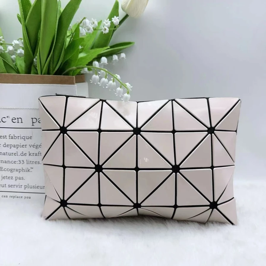 95新 Issey Miyake/三宅一生 白色手拿包 899 1267
