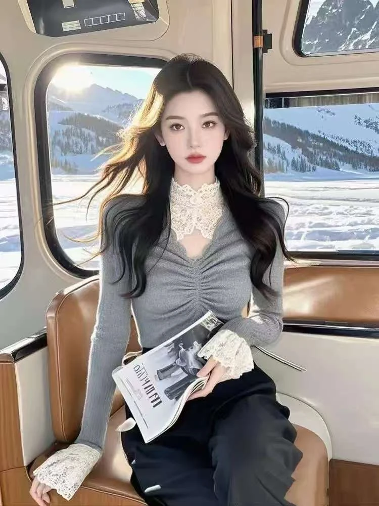 2025年冬韩系氛围感穿搭气质高级感显瘦灰色蕾丝拼接打底上衣