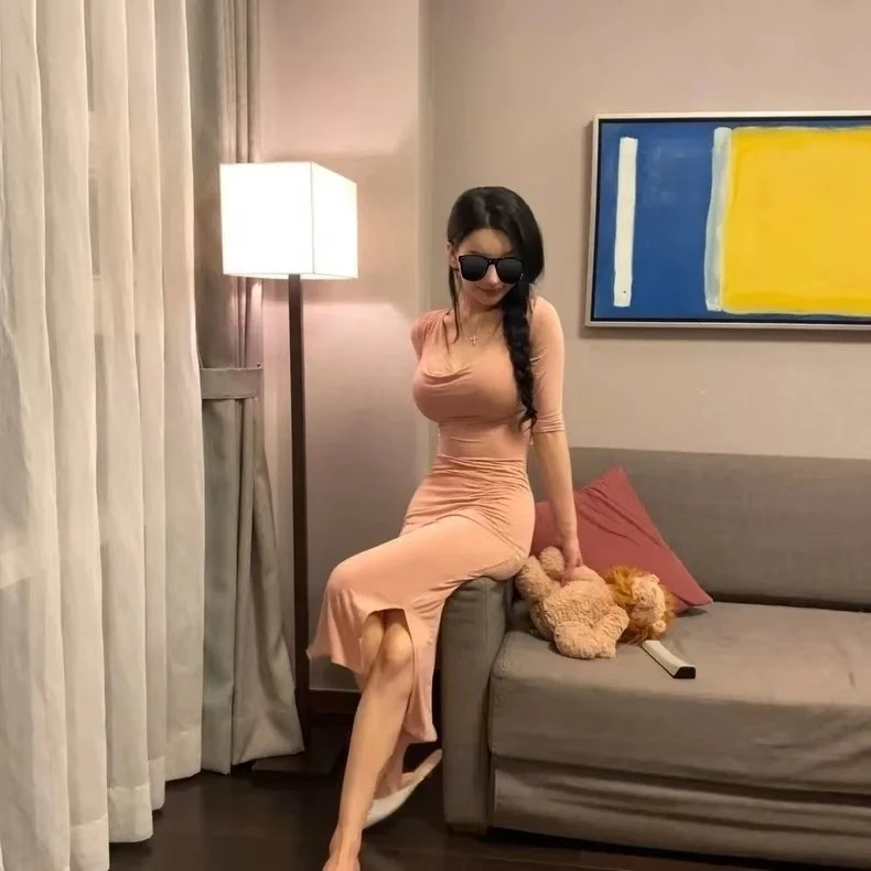 孙智惠韩国定制"姐系天花板"荡领纯色极简风百搭中袖开叉连衣裙