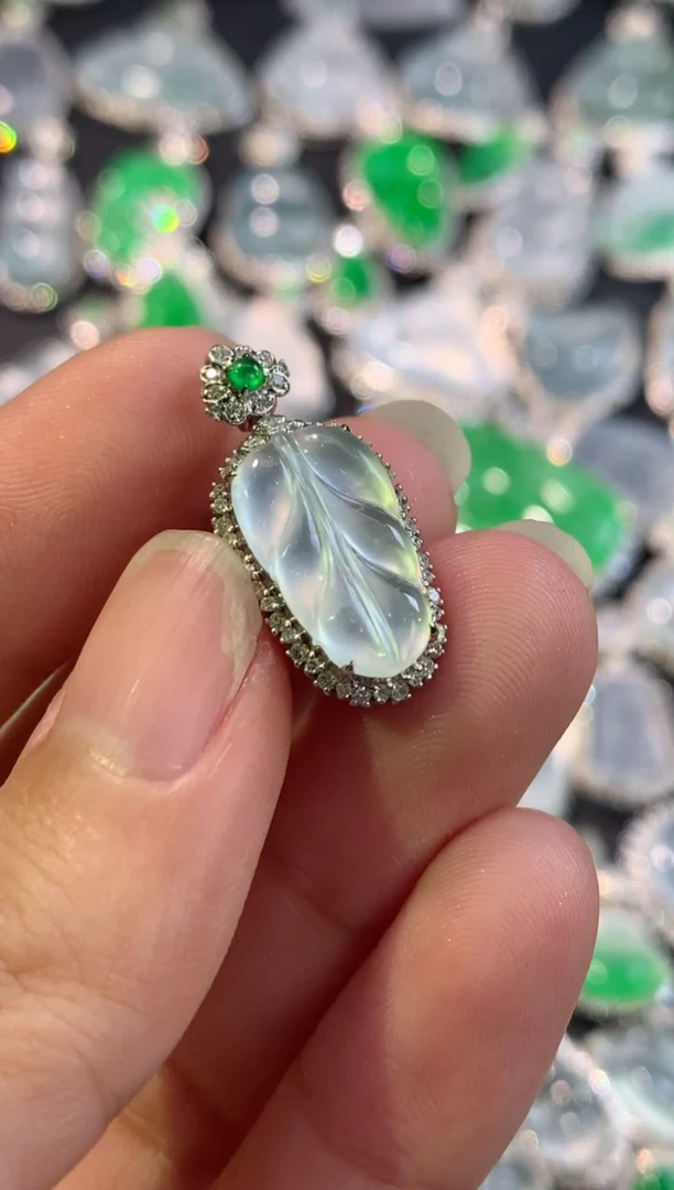 【闪购商品】翡翠颈饰18K金镶嵌叶子