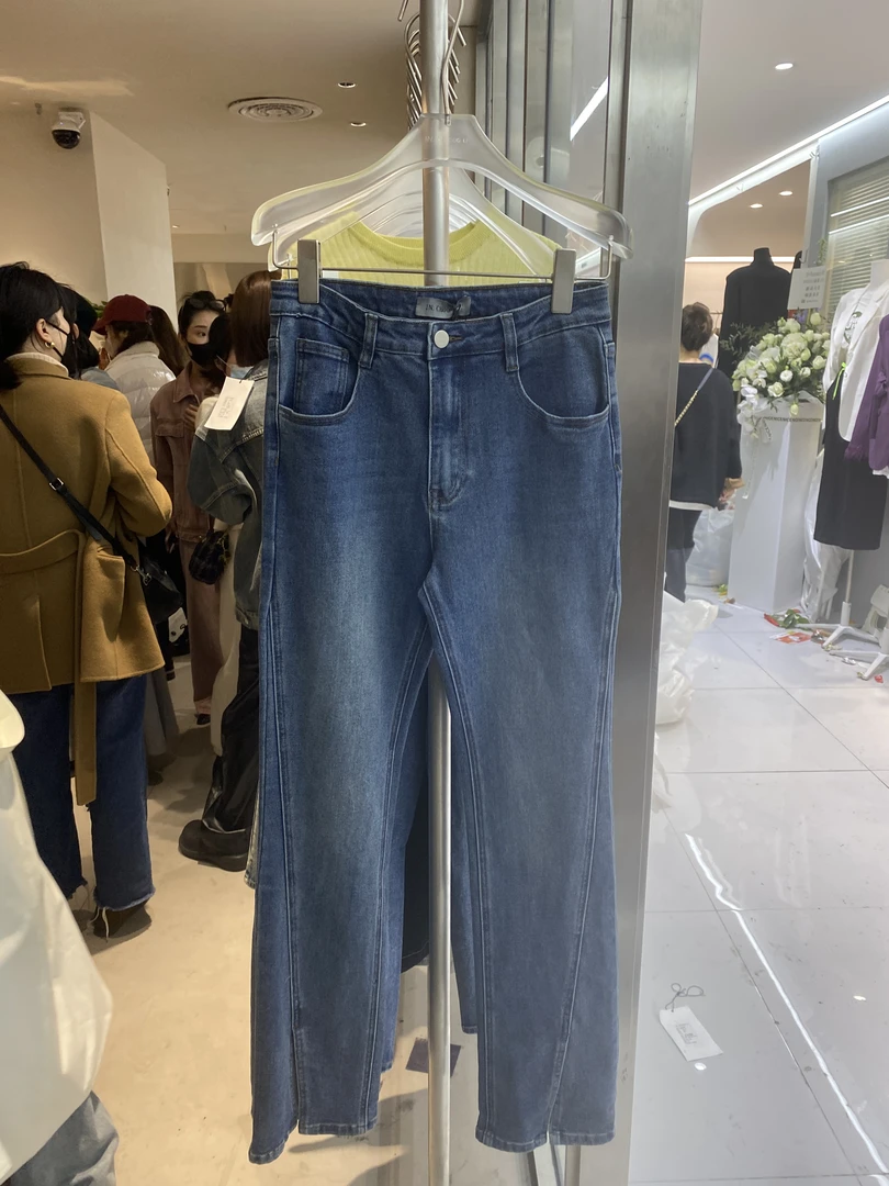 笑笑 （清，原159）大长腿牛仔开衩弹力微喇裤#69591（偏小一码）