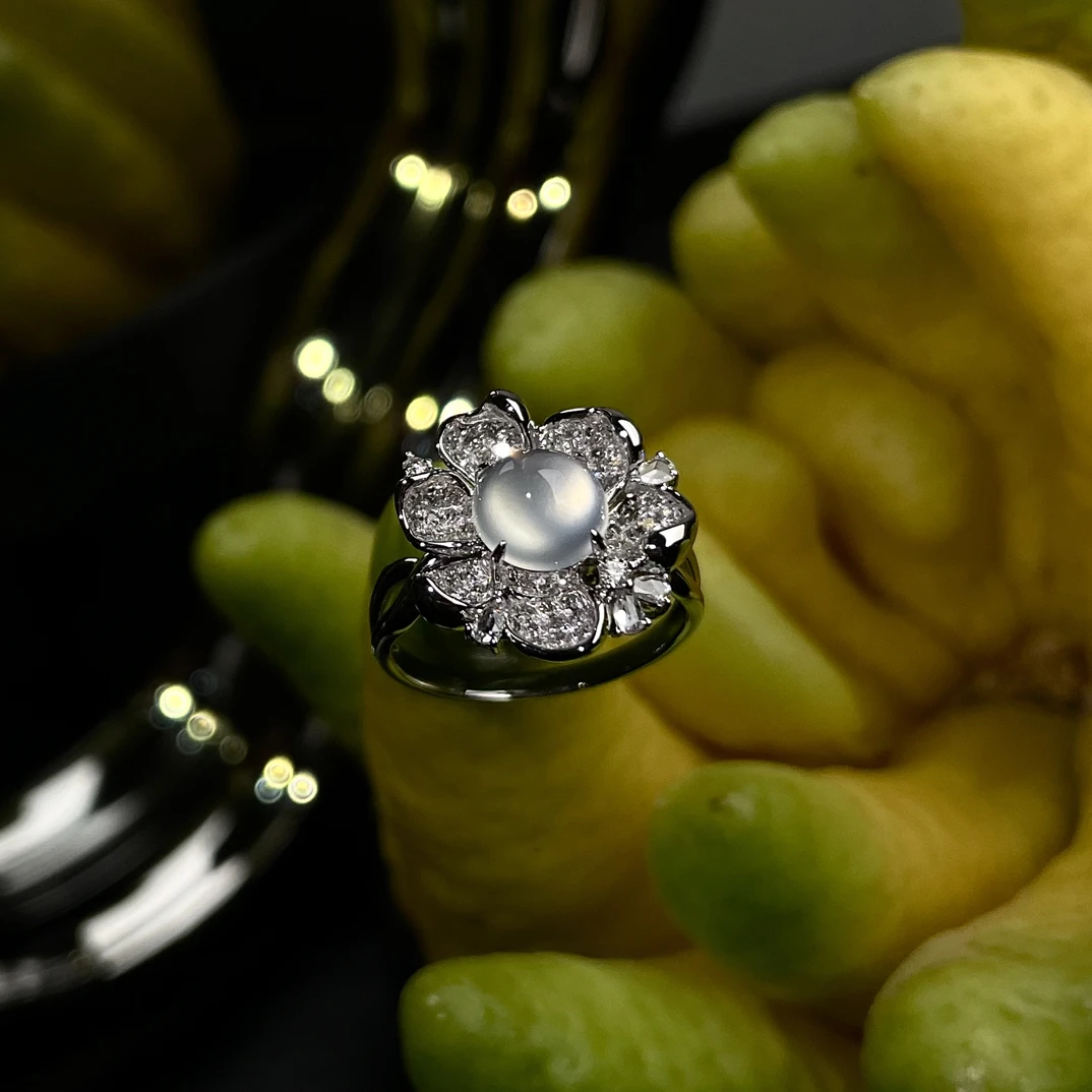 高冰炸光花瓣满钻翡翠戒指