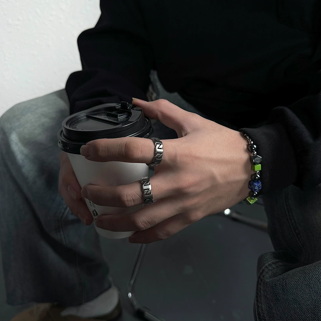 钛钢戒指 新中式小香风潮流2023新款原创小众素圈光面菱格情侣戒