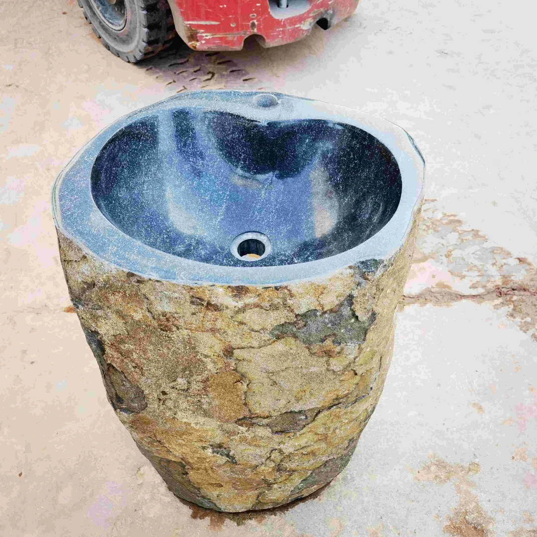 天然鹅卵石洗手盆，石材洗手盆，庭院，别墅户外落地式洗脸盆