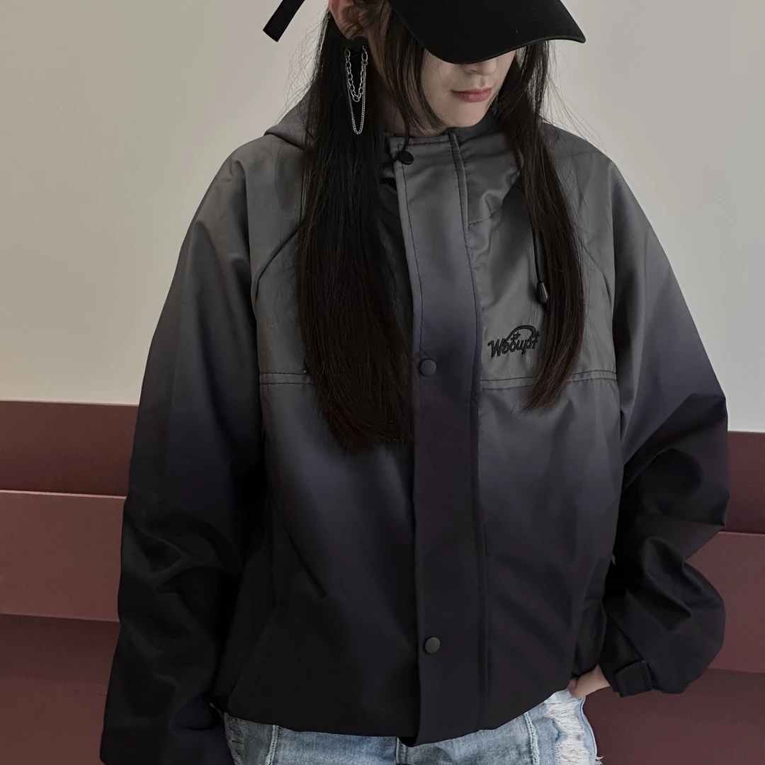 高级感渐变外套男女设计感美式复古冲锋衣防风登山服粉色连帽外套