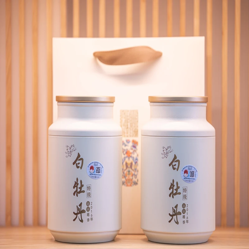 2016年牡丹王125克一芽白牡丹罐装