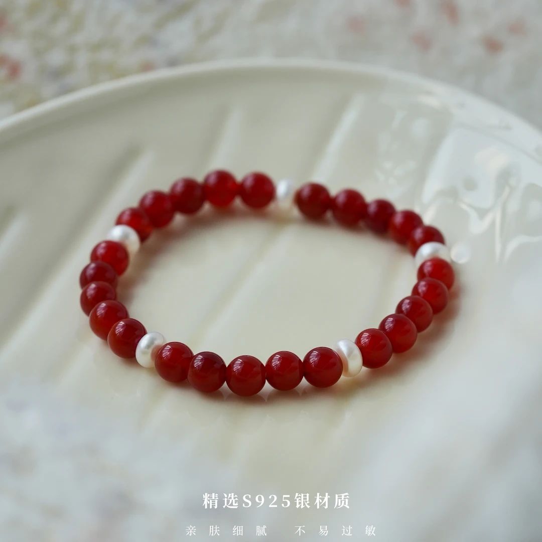 丽沁 非金属仿珍珠手链 红珠新年手链弹力可调节气质百搭复古手串