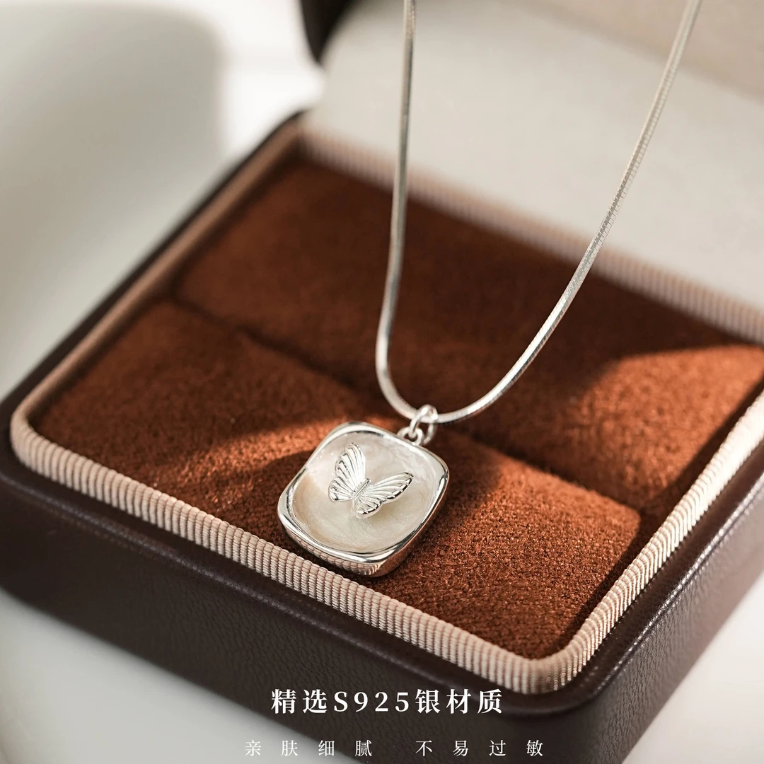 丽沁 坠链均925银 流沙闪闪蝴蝶项链法式复古小香风方形百搭颈链