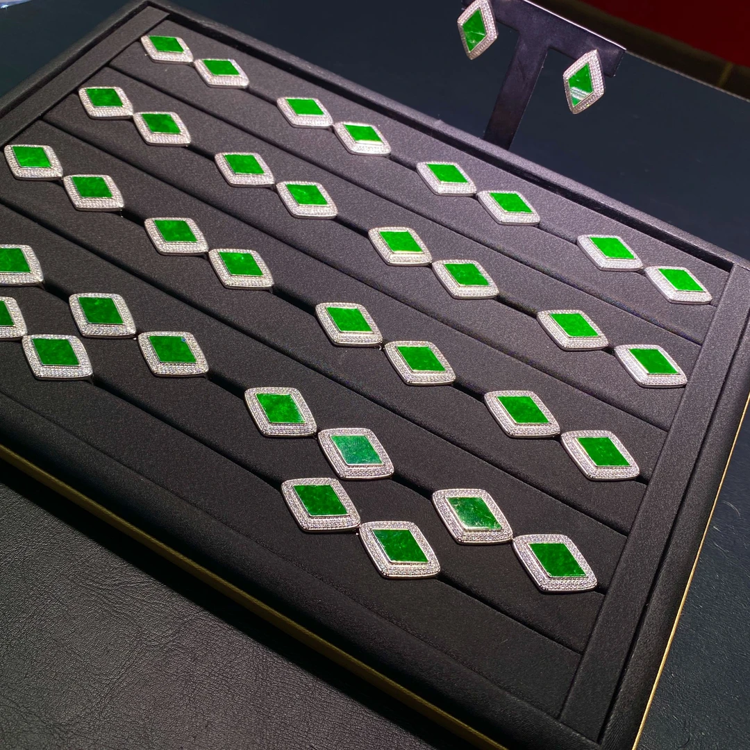 关漂亮【逍遥严选】天然A货翡翠菱形耳饰*732/02/多样性发/1对