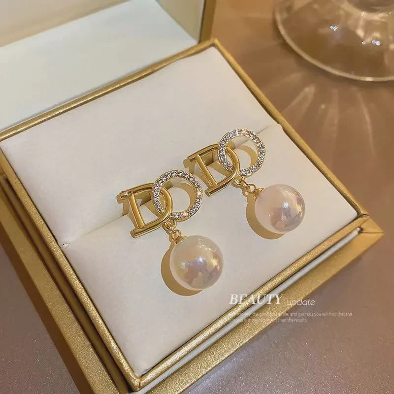 2024简约时尚气质韩版新款D字母个性镶钻耳饰RD904