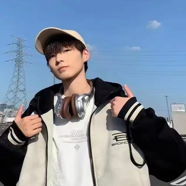 忆T胸前B字母6821奥利绒连帽外套男女同款中大童