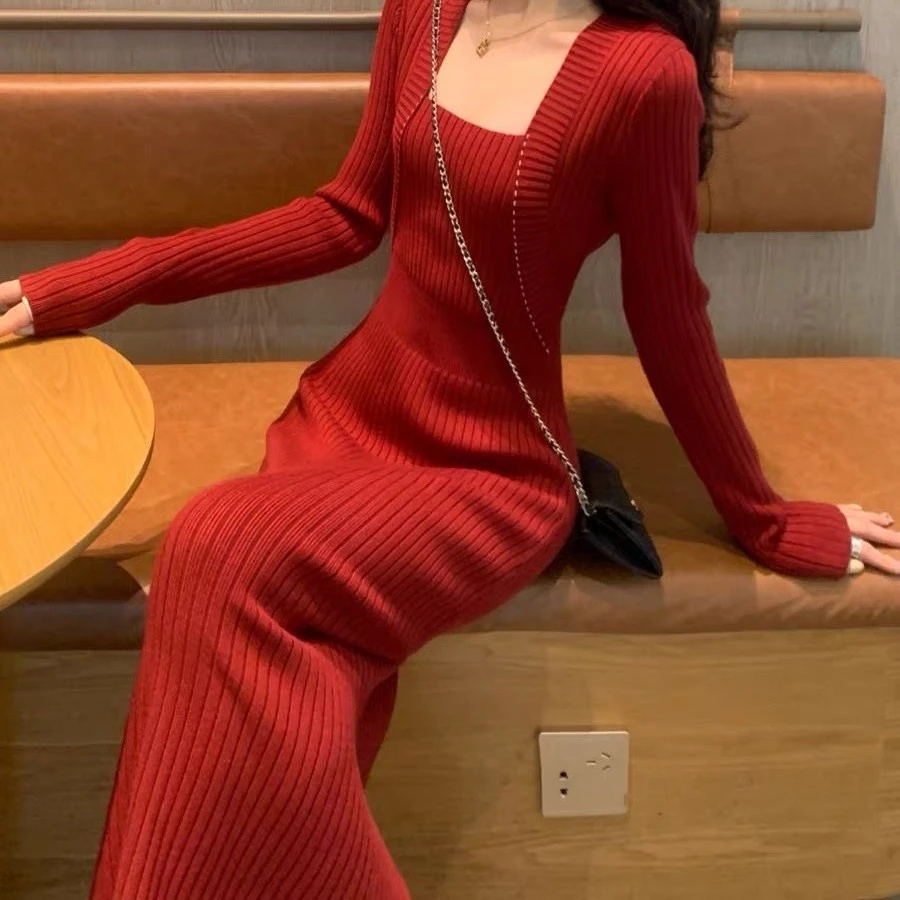 2025女装御姐轻熟风高级感打底毛衣裙法式修身红色针织连衣裙秋冬
