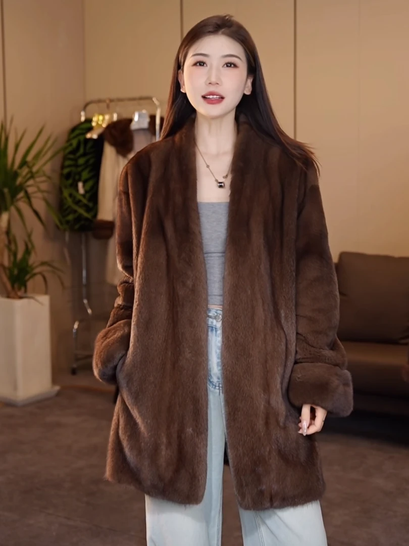 华丽园丹麦进口水貂V领挽袖天鹅绒短二大衣水貂外套21081