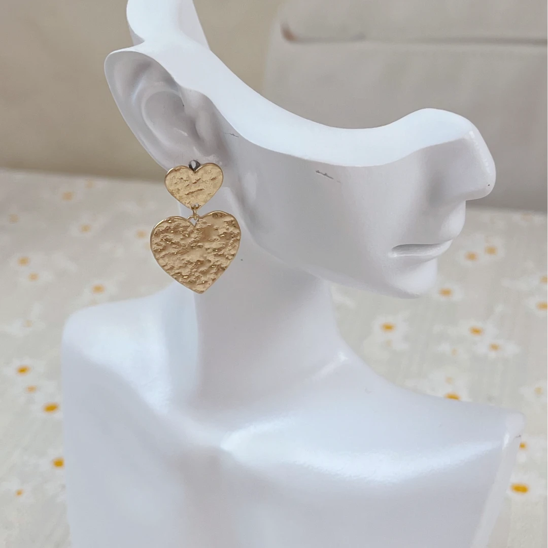 铜合金耳饰 新款时尚个性小众设计简约ins爱心少女甜美耳饰