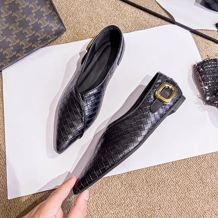 2025春季新款平底鞋尖头单鞋配裙子气质女鞋编织法式豆豆鞋方扣