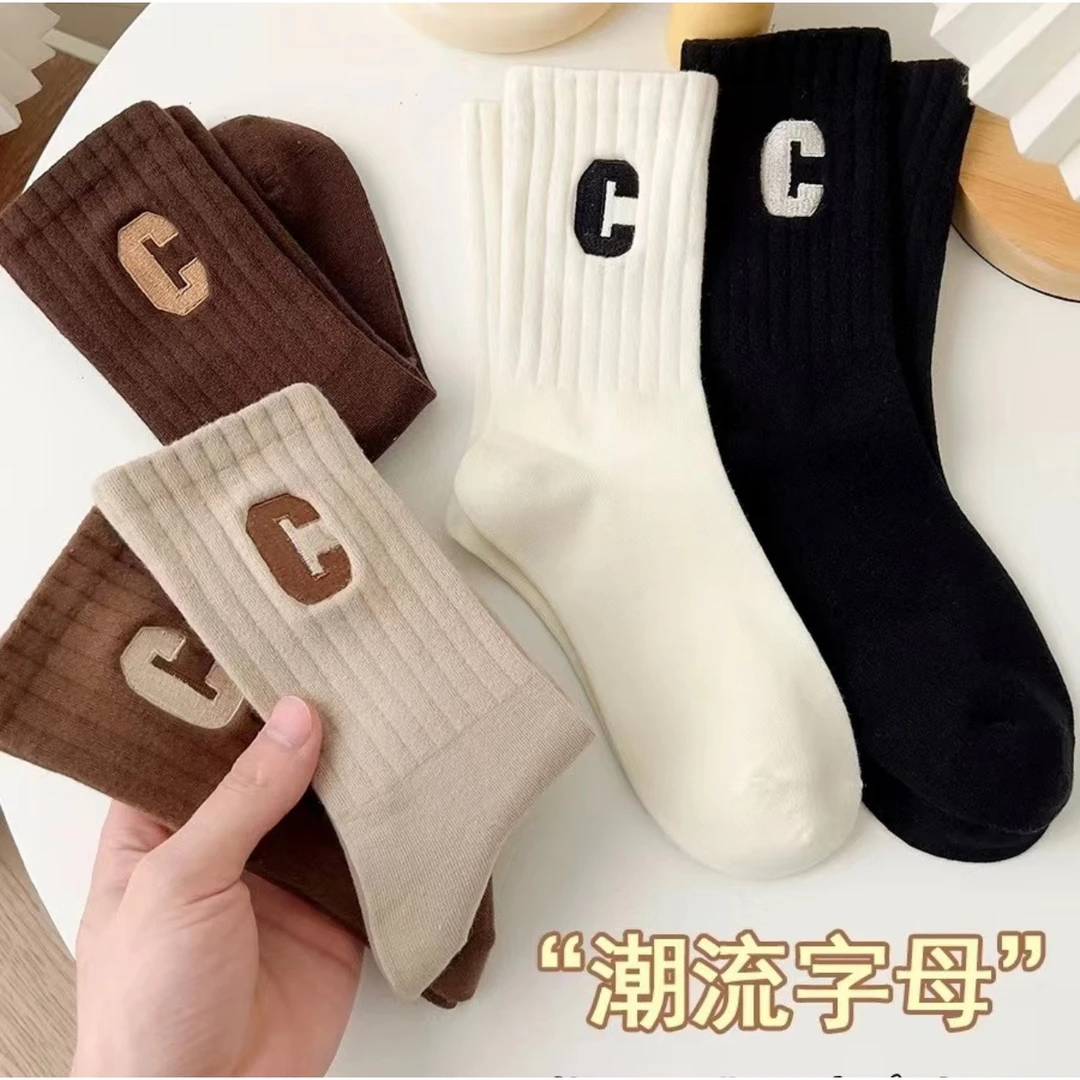 C字母奶系袜子秋冬奶茶色潮流袜子通用时尚运动条纹袜子运动棉袜