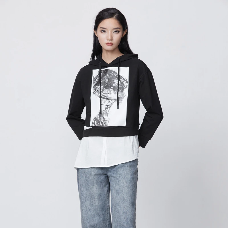 S·DEER圣迪奥女装抽绳连帽撞色胶印拼接不规则卫衣外套S21382212