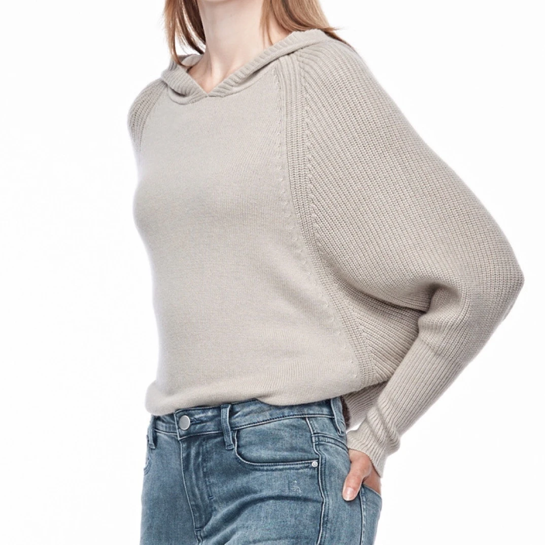 S·DEER圣迪奥女装时尚气质秋季温柔纯色蝙蝠袖连帽针织S194835G2