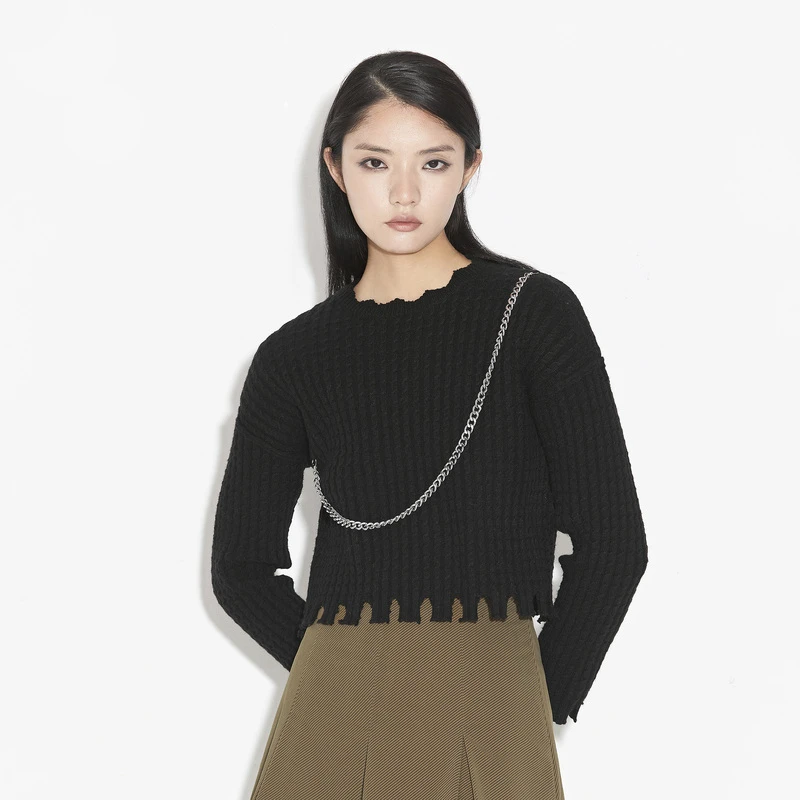 S·DEER圣迪奥女装时尚不规则领做旧破洞链条宽松毛衣S21383508