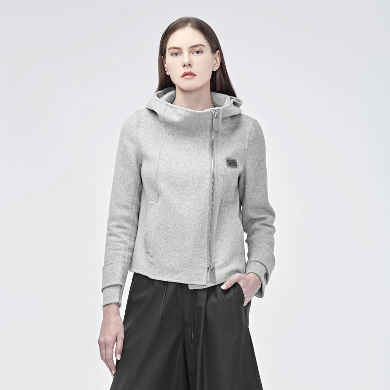 S·DEER圣迪奥女装时尚新连帽字母贴布层次下摆短款外套S194A2249