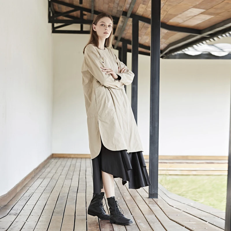 S·DEER素朴圆领贴袋装饰落肩袖开衩摆圣迪奥时尚装风衣S19161801