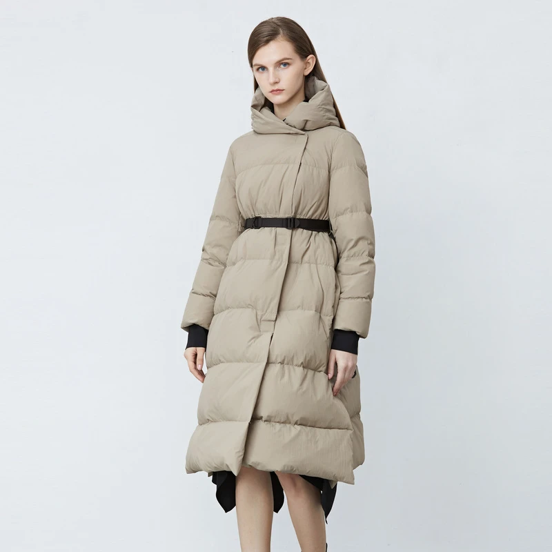 S·DEER圣迪奥冬季高领连帽收腰罗纹拼接中长款羽绒服S21482468