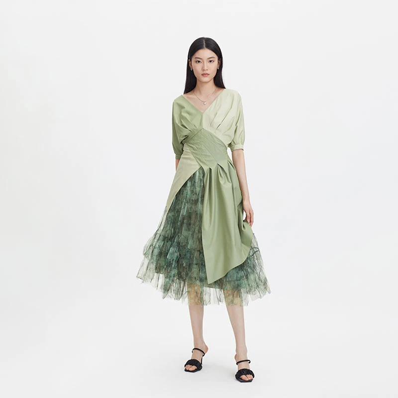 S·DEER圣迪奥春夏绿色时尚服饰小众设计感气质通勤上衣S232Z2208