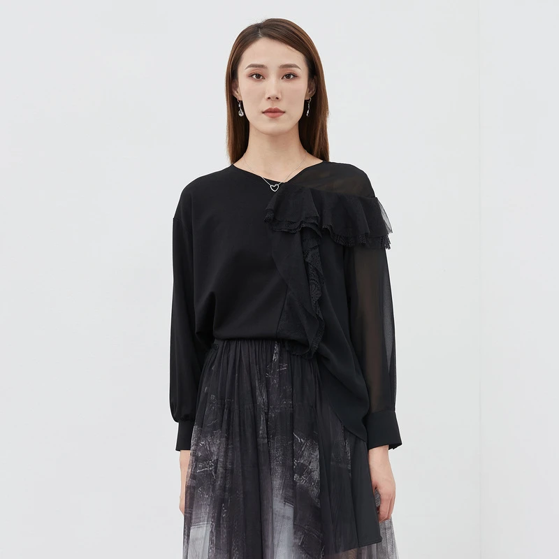 S·DEER圣迪奥女装时尚V领蕾丝网纱拼接不规则长袖T恤S221Z0229