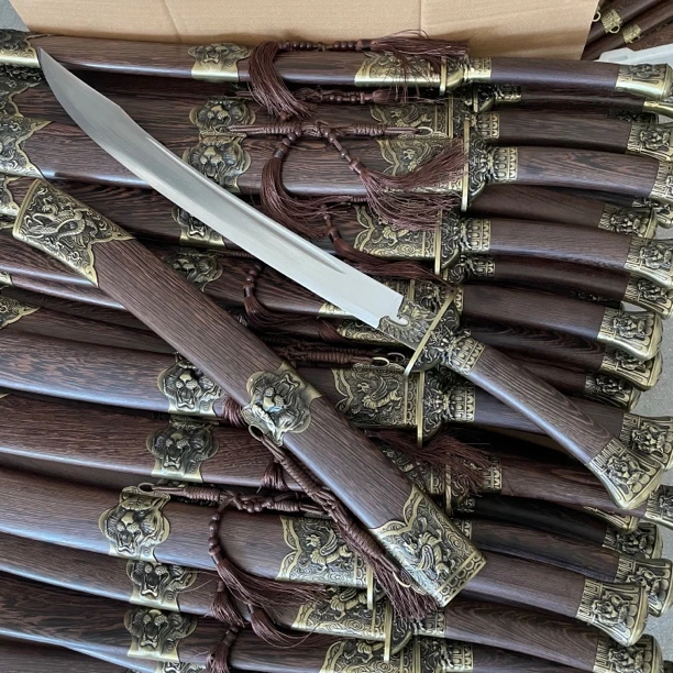 龙虎宝刀龙泉手工刀剑锰钢一体刀剑牛尾刀收藏工艺品摆件未开刃