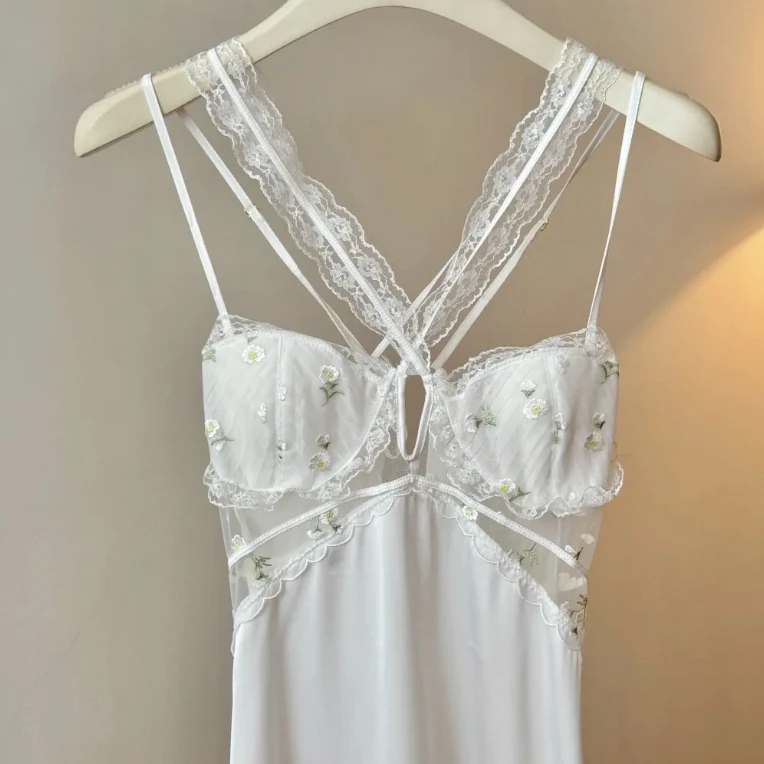 〈雏菊〉法式少女刺绣浪漫蕾丝吊带睡裙自带胸垫