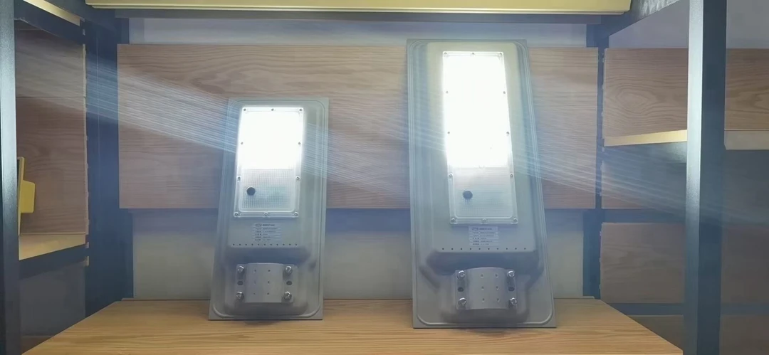 太阳能路灯头墙壁安装灯杆安装室外太阳能路灯