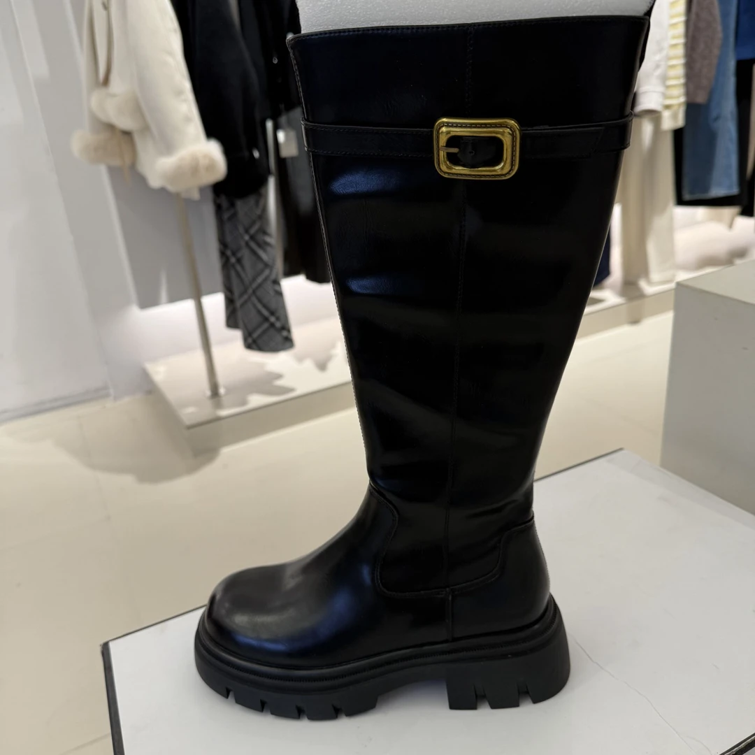 黑咖二色真皮靴子