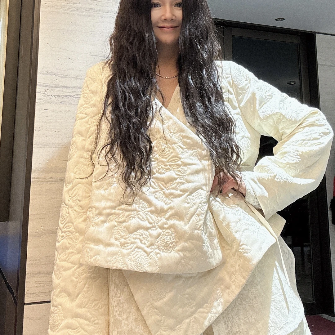 【周周家】定制款百搭不规则设计短款肌理提花秋冬单件上衣