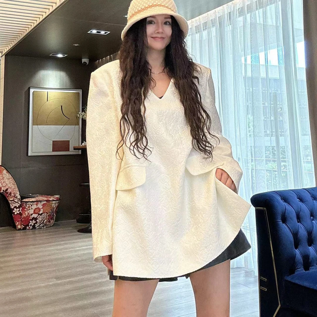 休闲原创定制V领设计感女式提花西装气质宽松外套白色上衣