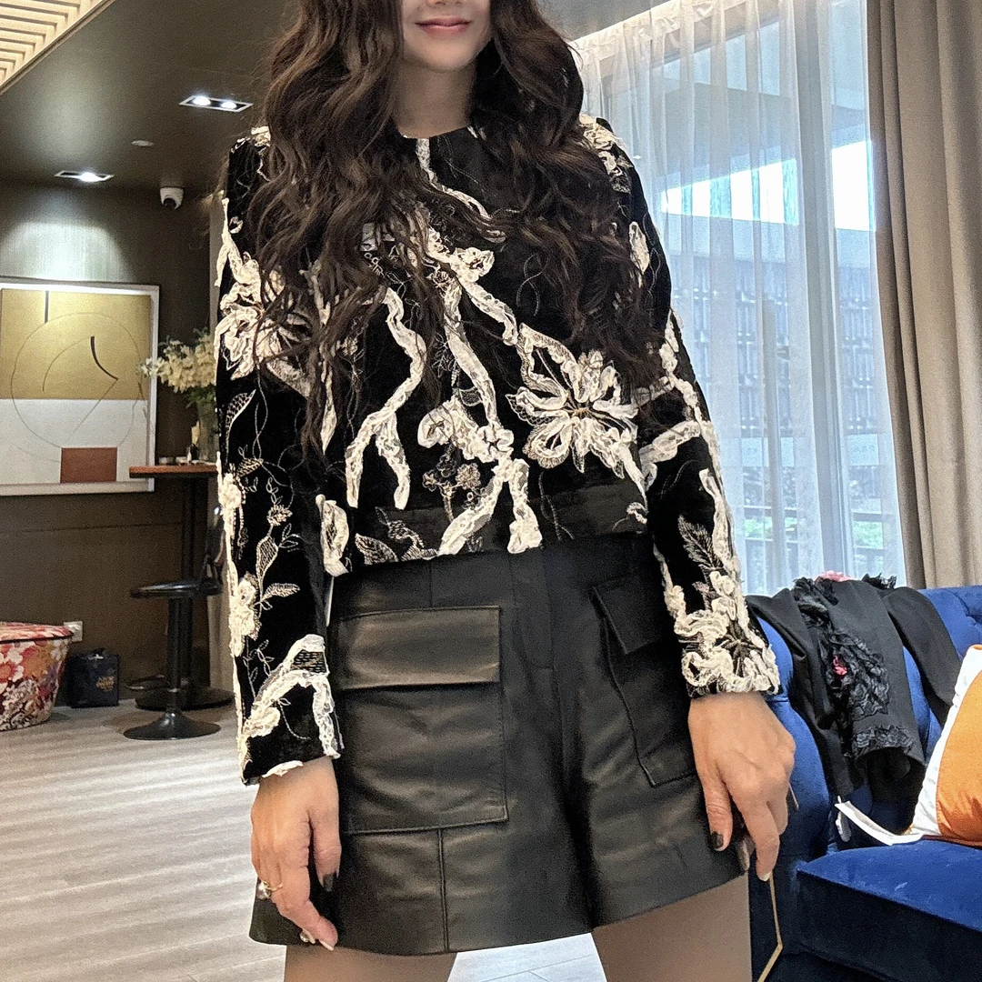 【周周家】现货 长袖气质福利宠粉捡漏高级感显瘦黑色丝绒圆领上衣