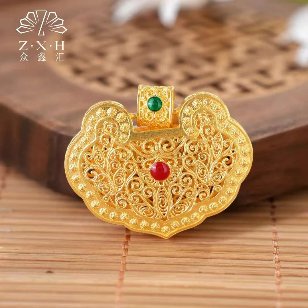 {众鑫汇}足金999 多规格珐琅彩花丝如意锁包吊坠 15.56克